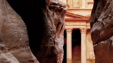 jordanie_petra_treasury_schatkamer_siq_doorkijkje_2_b