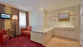 Hotel_Oostsenrijk_Tirol_Mayerhofen_Hotel_Brücke_Tweepersoonskamer_Deluxe_Badkamer