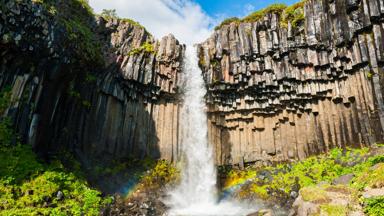 ijsland_skaftafell-nationaal-park_svartifoss-waterval_shutterstock 