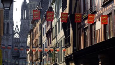 frankrijk_normandie_rouen_straatbeeld_kathedraal_shutterstock_11062396_.jpg