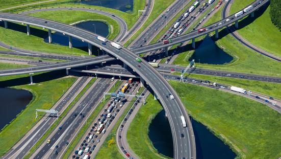 Verkeersdrukte / file op Nederlandse snelweg.