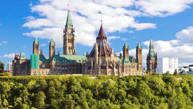 canada_ontario_ottawa_parliament-hill_parlementsgebouw_peace-tower_overzicht_b