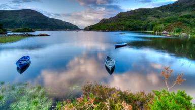 ierland_county-kerry_killarney-national-park_water_bootje_reflectie_shutterstock