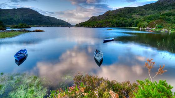 ierland_county-kerry_killarney-national-park_water_bootje_reflectie_shutterstock