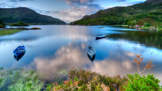 ierland_county-kerry_killarney-national-park_water_bootje_reflectie_shutterstock