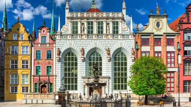 polen_gdansk_artushof_plein_fontein_gekleurd-huis_shutterstock_1744169600