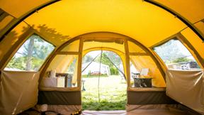 België_Deulin-Hotton_Camping_Pont_De_Deulin_Tunneltent_Interieur1