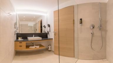 Oostenrijk_Fügen_Kosis_Sports_Lifestyle_Hotel_Badkamer