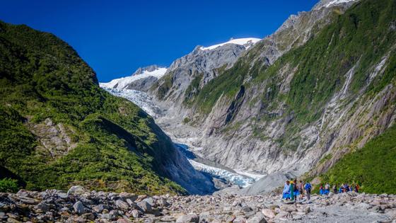 nieuw-zeeland_zuidereiland_franz-josef-gletsjer_groep_wandelen_bergen_shutterstock_345286913