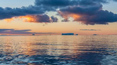 antarctica_drake-passage_zon_water_zee_wolken_shutterstock-1176928705