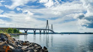 finland_ostrobothnia_vaasa_replot_langste-brug_bewolkt_archipel_shutterstock