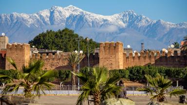 marokko_atlasgebergte_taroudant_sous-vallei_bergen_sneeuw_stadsmuur_palmen_shutterstock