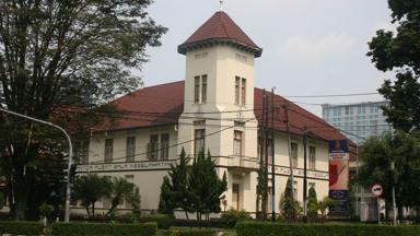 indonesie_java_bandung_art-deco-gebouw_1_f.jpg