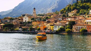 italie_limone-riva_gardameer_boot-huizen_pixabay