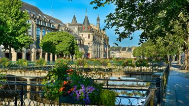 frankrijk_bretagne_quimper_rivier_brug_kasteel_shutterstock_1764658484