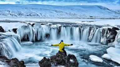 ijsland_godafoss waterval_winter_reiziger_shutterstock_571847170