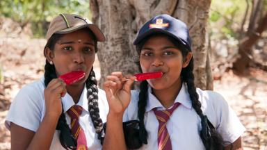 sri lanka_algemeen_mensen_kind_meisje_school_ijsje_o