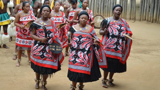 swaziland_algemeen_dansgroep_traditionele-vrouwen_f