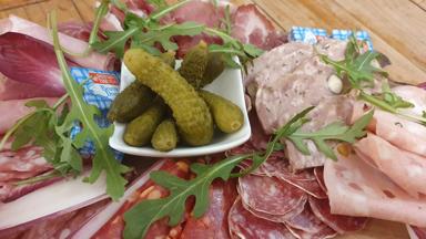 hotel_frankrijk_haute_provence_saint-jean-montclar_hotel-domaine-de-ladoux_charcuterie_h (3)