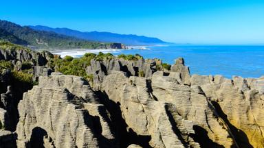 nieuw-zeeland_zuidereiland_pancake-rocks_zee_rotsen_shutterstock_674719435