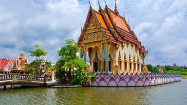 thailand_ko-samui_eiland_wat-plai-laem-tempel_shutterstock_134992760