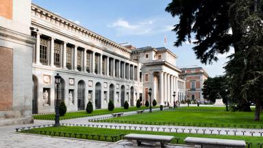 Spanje_Madrid_Museo-nacional-del-Prado_museum_gevel_park_getty