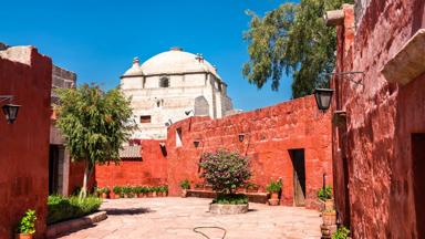 peru_arequipa_santa-catalina-de-siena_klooster_shutterstock_2065434491