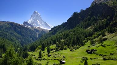 zwitserland_valais_zermatt_landschap_bergen_matterhorn_groen_getty
