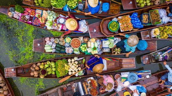 thailand_algemeen_drijvende-markt_luchtfoto_GettyImages-1292210057