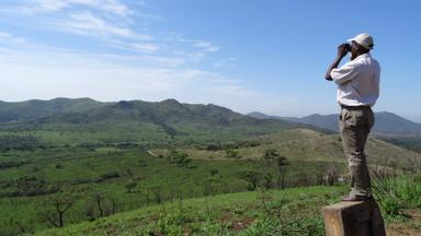 zuid-afrika_kwazulu-natal_hluhluwe_wandelsafari_ranger_w