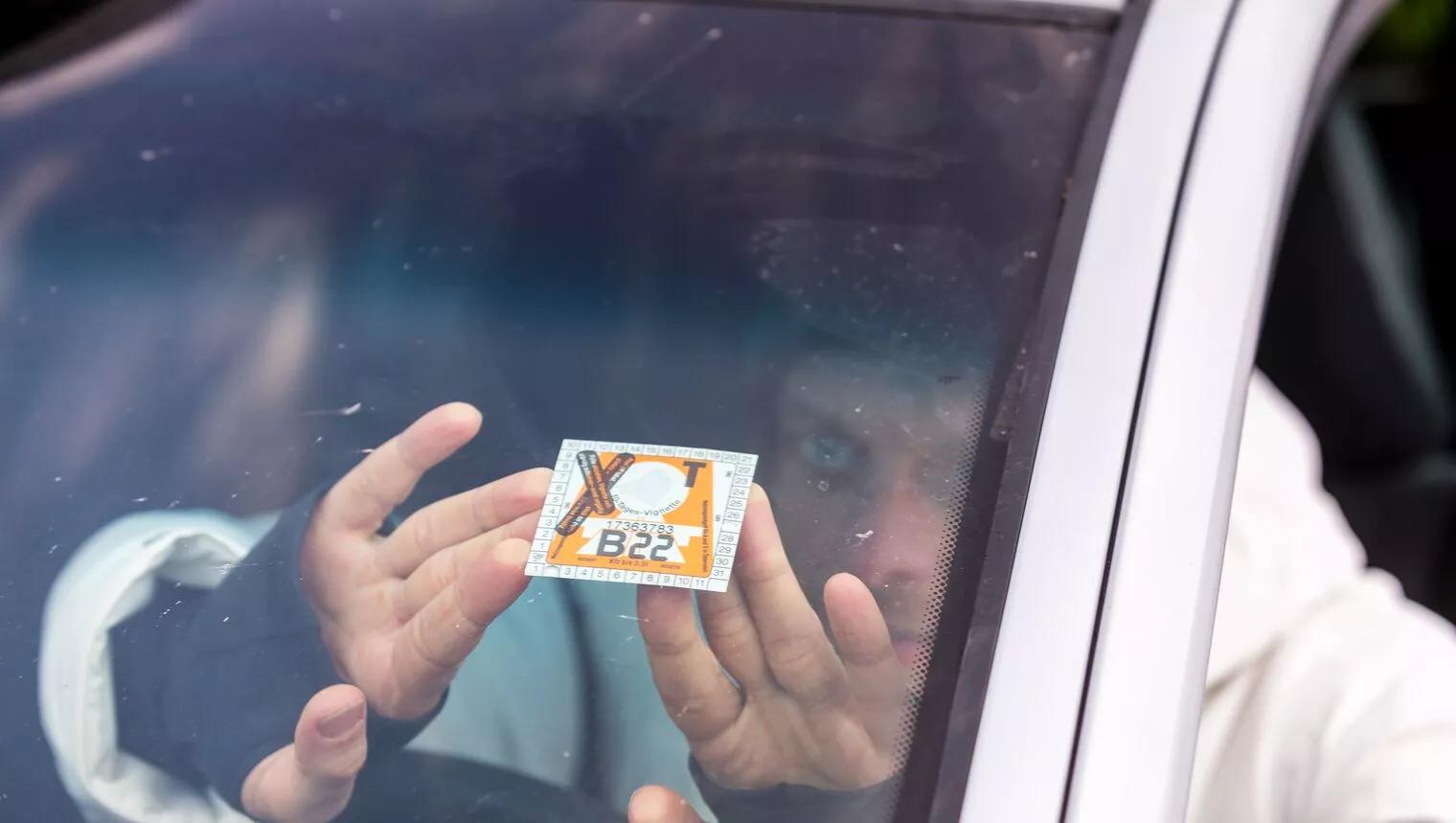 ANWB waarschuwt voor boetes bij verkeerd plakken van vignet