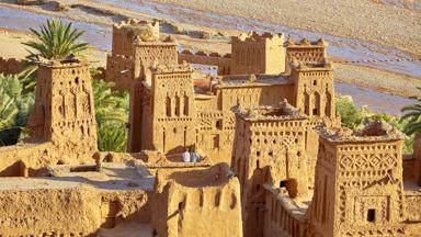 marokko_draa-tafilalet_ait-ben-haddou_torens_mens_b