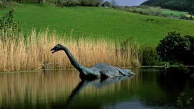 schotland_highland_loch-ness_nessie_monster_standbeeld_meer_iStock