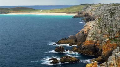 frankrijk_bretagne_camaret-sur-mer_pointe-de-pen-hir_kust_baai_shutterstock_7628398