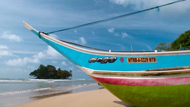 sri lanka_algemeen_zuidkust_strand_bootje_f