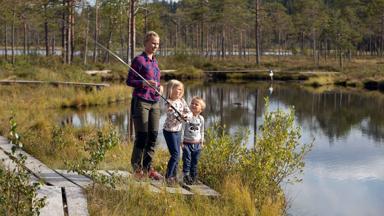 Zweden_MiddenZweden_Safsen_kinderen_mensen_ vissen_h.jpg.CR2