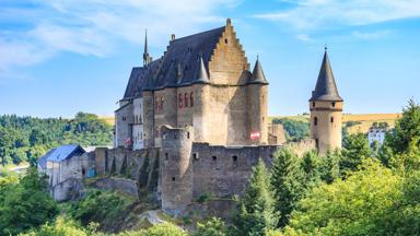 luxemburg_vianden_kasteel-vianden_vallei_shutterstock