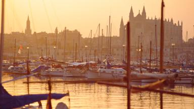 spanje_balearen_mallorca_palma_haven_oranje_boten_getty