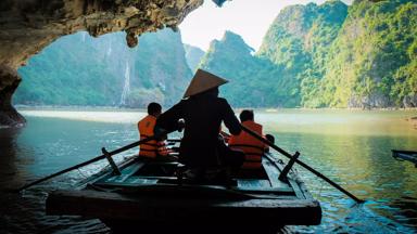 vietnam_ninh-binh_tam-coc_bootje_roeien_landschap_grot_b.jpg