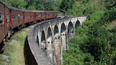 sri lanka_nuwara eliya_trein_nine arch bridge_brug_shutterstock_b