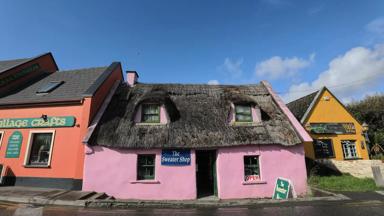 ierland_county-clare_doolin_huis_rieten-dak_tourism_ireland