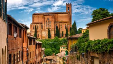 italie_toscane_siena_straat_heuvel_basiliek_straatbeeld_pixabay