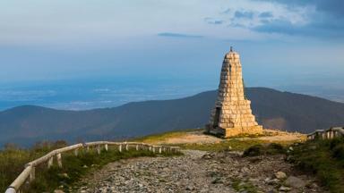 frankrijk_grand-est_vogezen_elzas_grand-ballon_monument_berg_GettyImages-530070785