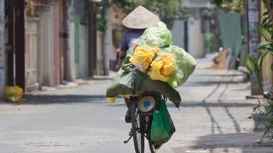 vietnam_hanoi_straatverkoper_fiets_local_b