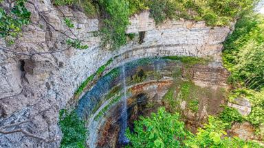 estland_ontika_limestone_cliff_valaste-waterval_lente_rotsen_getty
