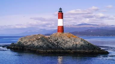 argentinie_patagonie_vuurland_tierra-del-fuego_ushuaia_vuurtoren_eiland_gebergte_water