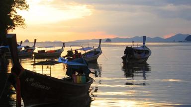 thailand_krabi_andamanse-zee_boot_zonsondergang_w.jpg
