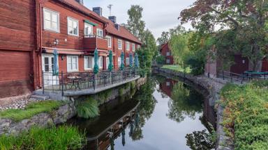 zweden_smaland_eksjo_houten-huizen_kanaal_shutterstock_1596095167