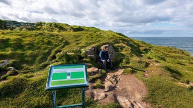 ierland_county_donegal_bundoran_wandelpad_wishing_seat_stel_tourism_ireland