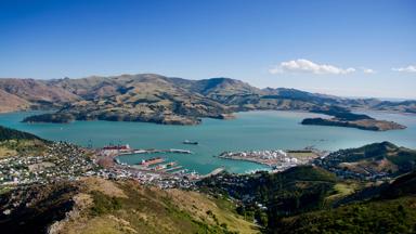 nieuw-zeeland_christchurch_akaroa_overzicht_haven_b.jpg